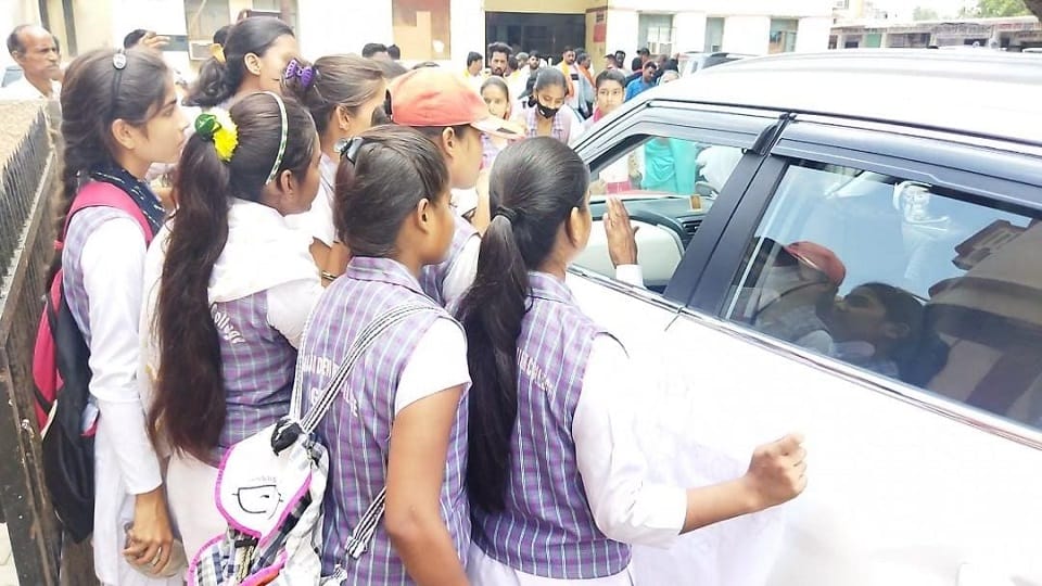 girl students passed without marks in high school 2021 stopped MLA car and begged him for marks