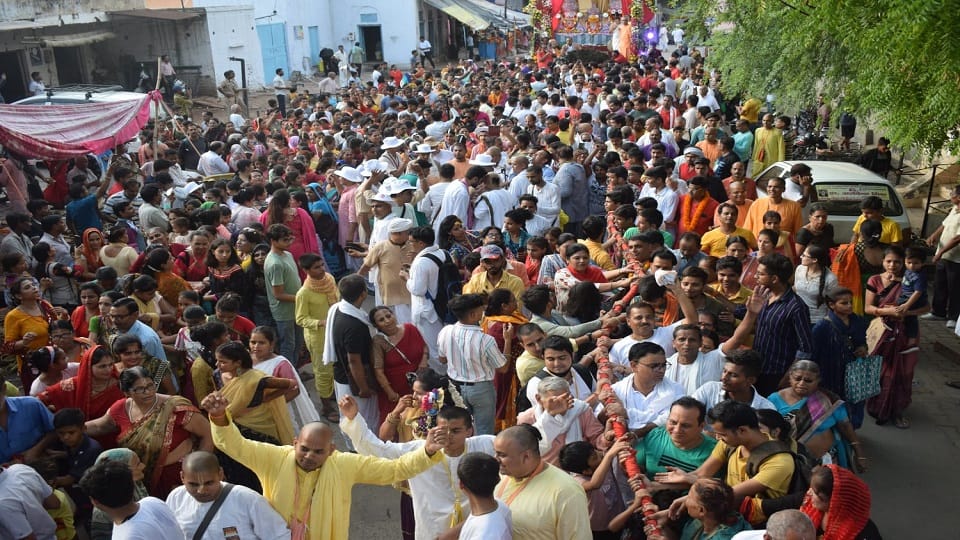Rath Yatra Of Lord Jagannath Balbhadra And Subhadra In Agra