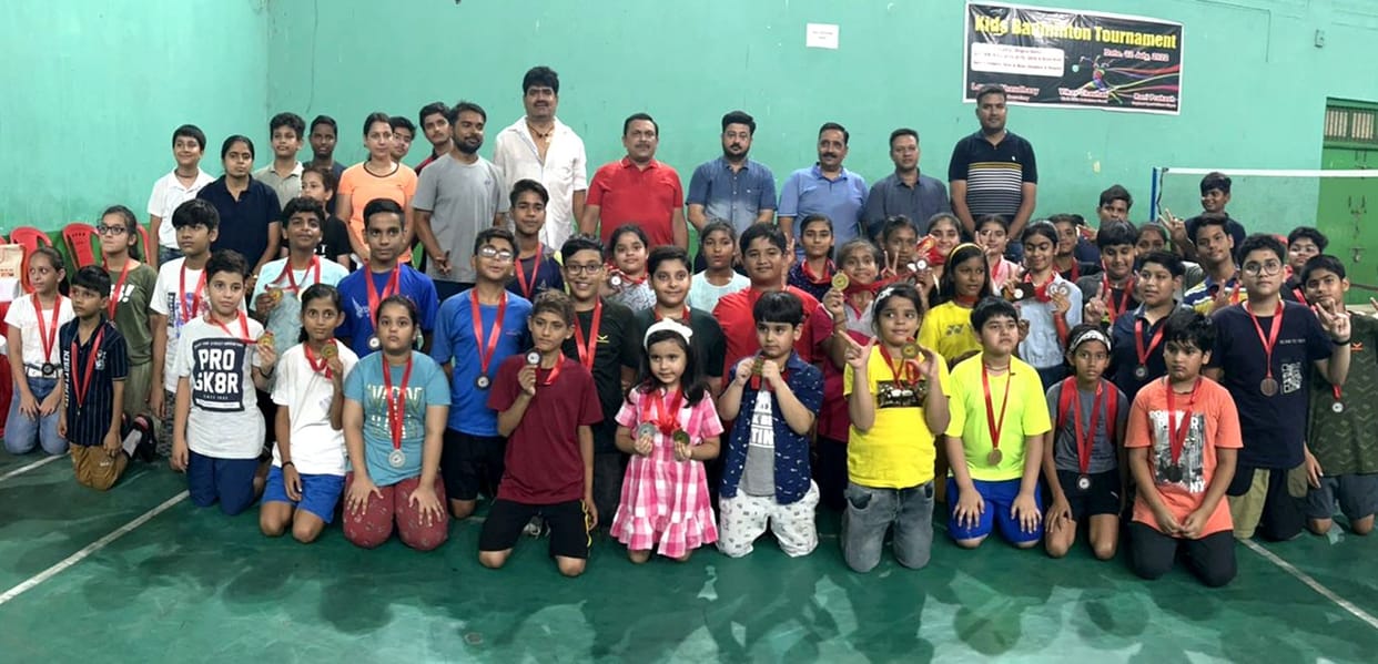 Aligarh: Shuttlers Ayansh and Jhanvi showed their strength