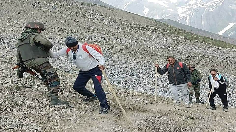Amarnath Yatra 2022: second day 11 thousand visited Baba Barfani