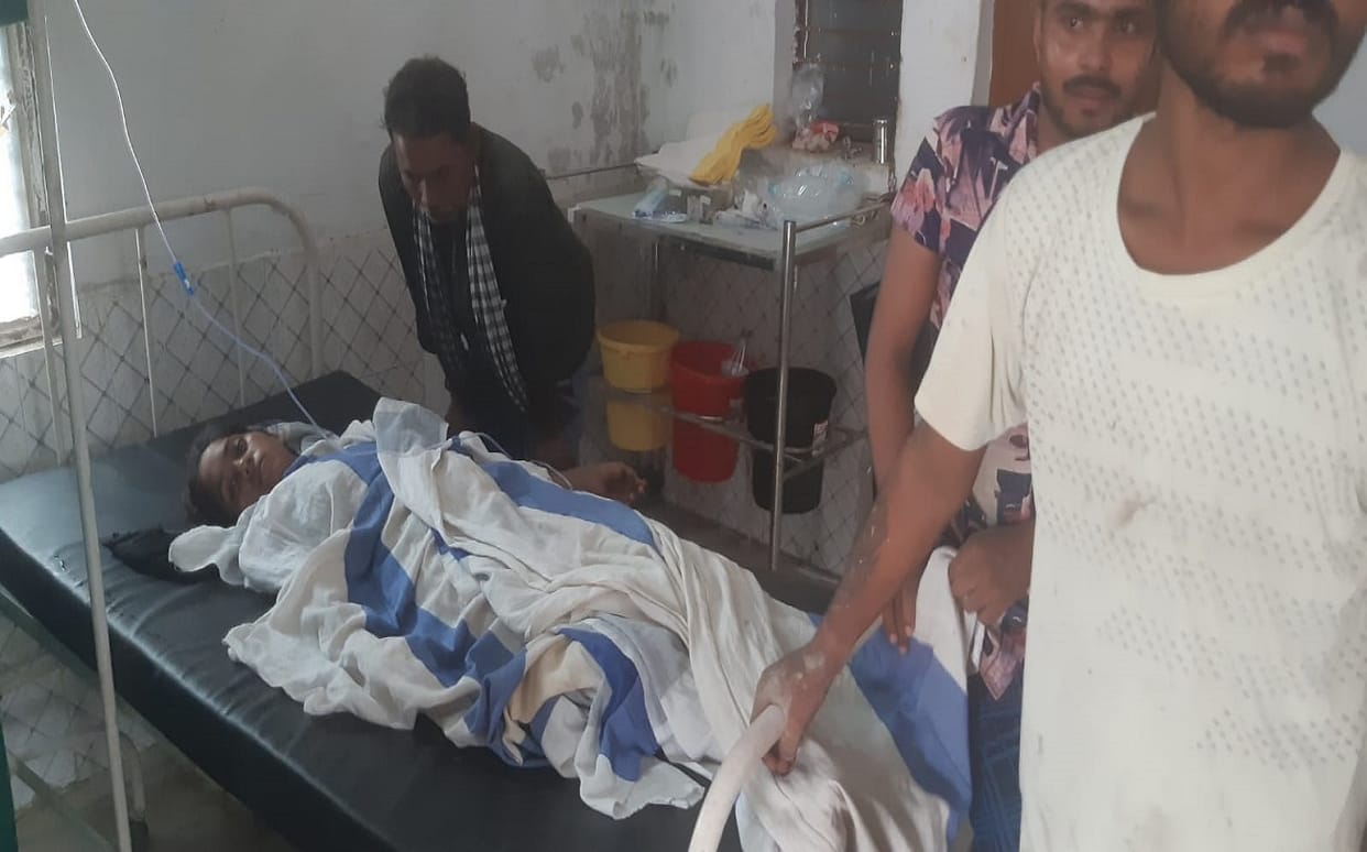 Lightning fell on laborers who doing paddy in Azamgarh stir in village after 13 people scorched