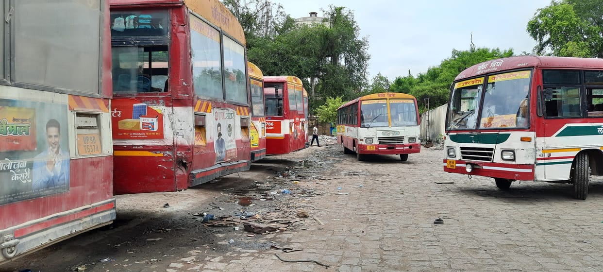 Bus stand of mismanagement, dirt spread in the premises
