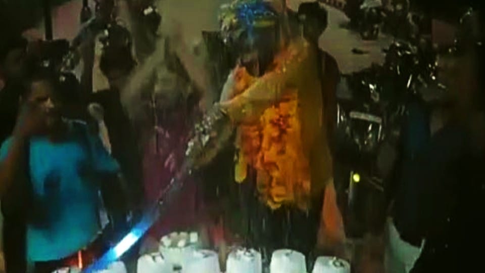Hindu leader celebrates birthday party behind Taj Mahal cut 21 cakes with sword in Agra