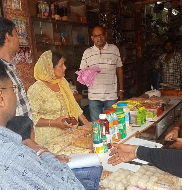 On getting polythene, invoices of six shopkeepers were deducted, three thousand rupees deposited in revenu