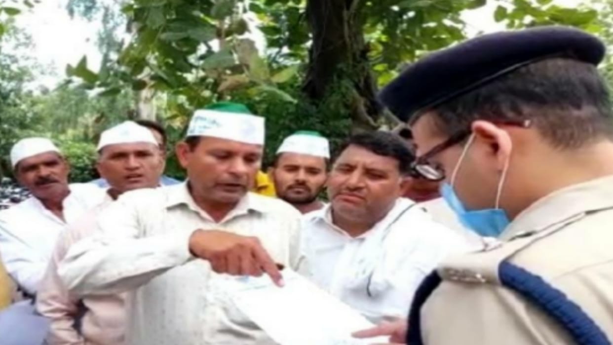 Meerut: girl threatened to death, complained to SSP office with farmer leaders