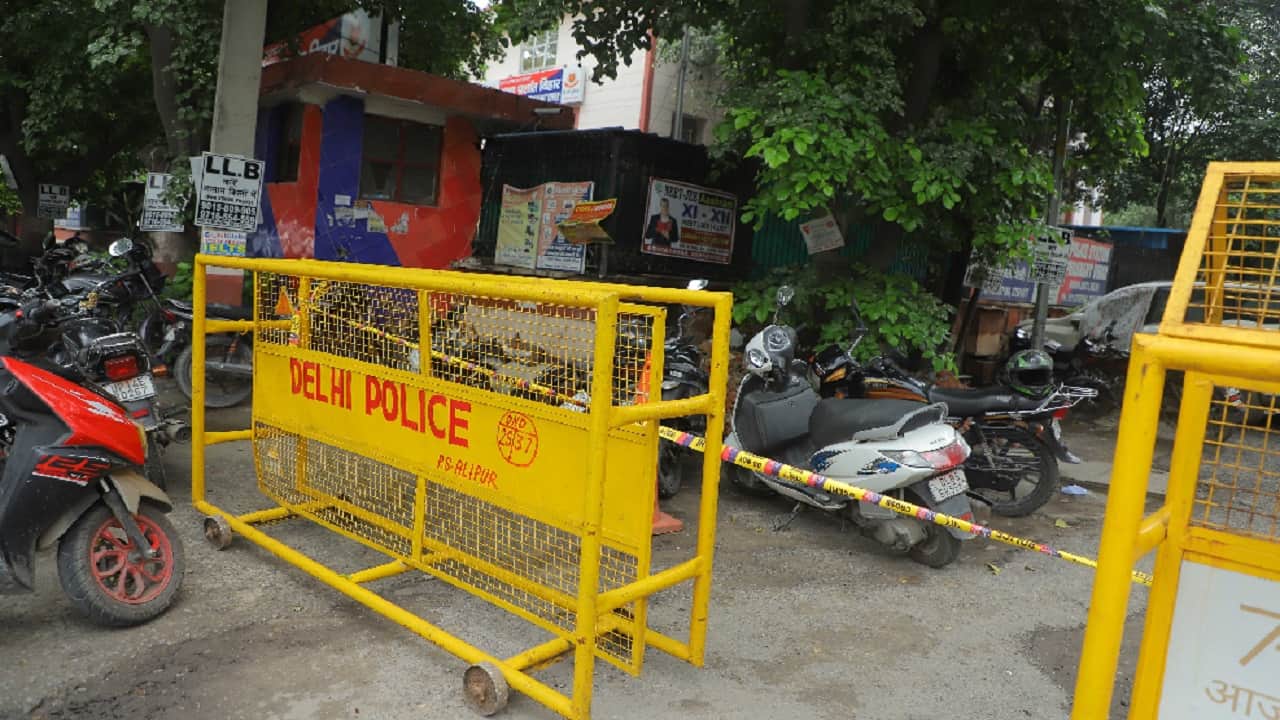 dead body of a constable posted in Delhi s Prashant Vihar police station was found in car