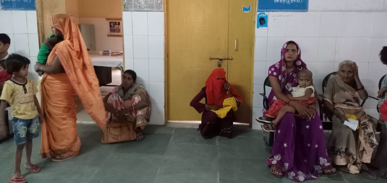 Kanpur Dehat : Two doctors arrived two hours late in OPD, ENT specialist's room remained closed