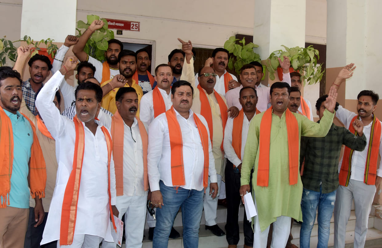 Hindu Yuva Vahini workers demonstrated and submitted a memorandum