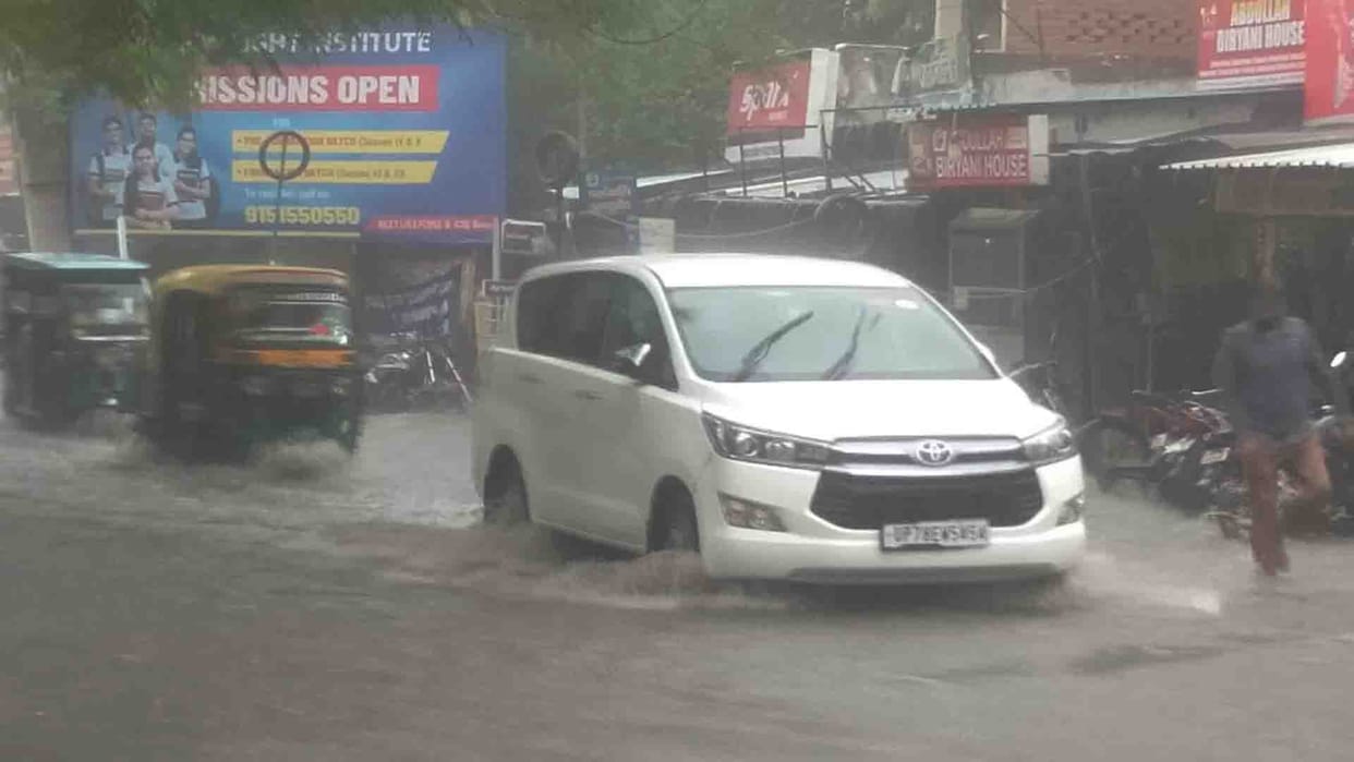 UP Weather Update, Monsoon caught the weather, it will rain for two more days
