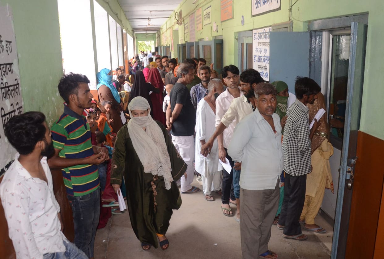 Vomiting, diarrhea patients queue in hospitals