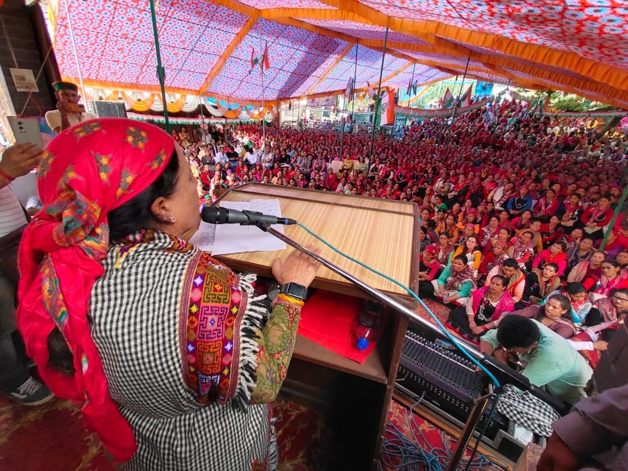 Pratibha Singh salutes women