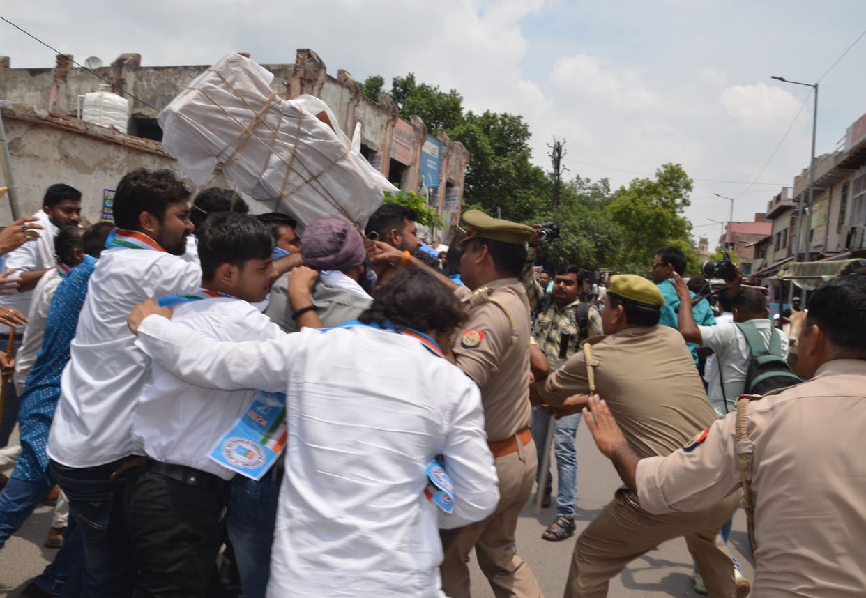 Mathura: 11 NSUI workers arrested while trying to burn effigy of Chief Minister