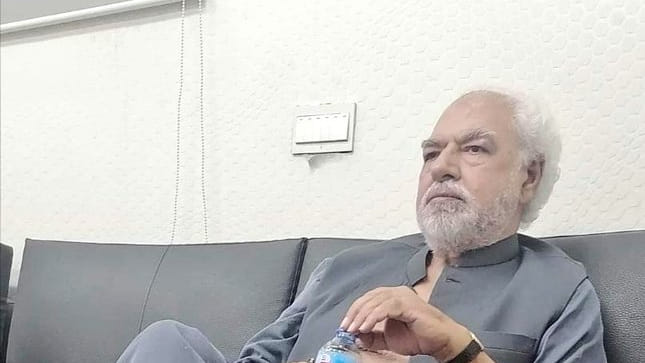 Senior Pakistani journalist assaulted by unidentified men after calling army generals property dealers