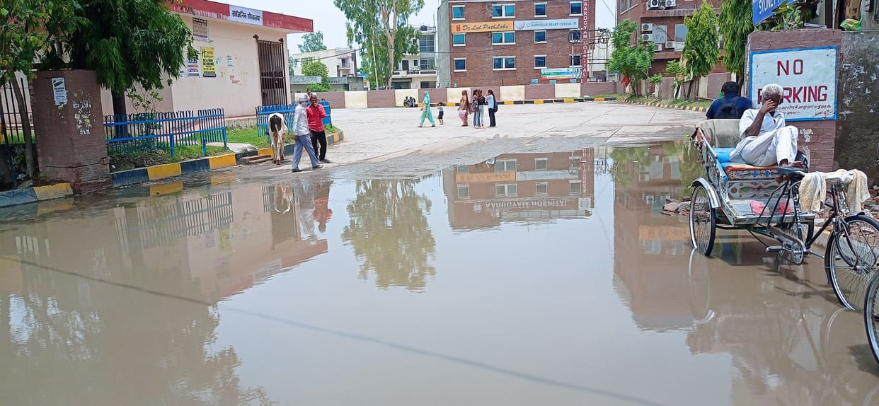 Vehicles stuck in rain-swept ground, Kurukshetra
