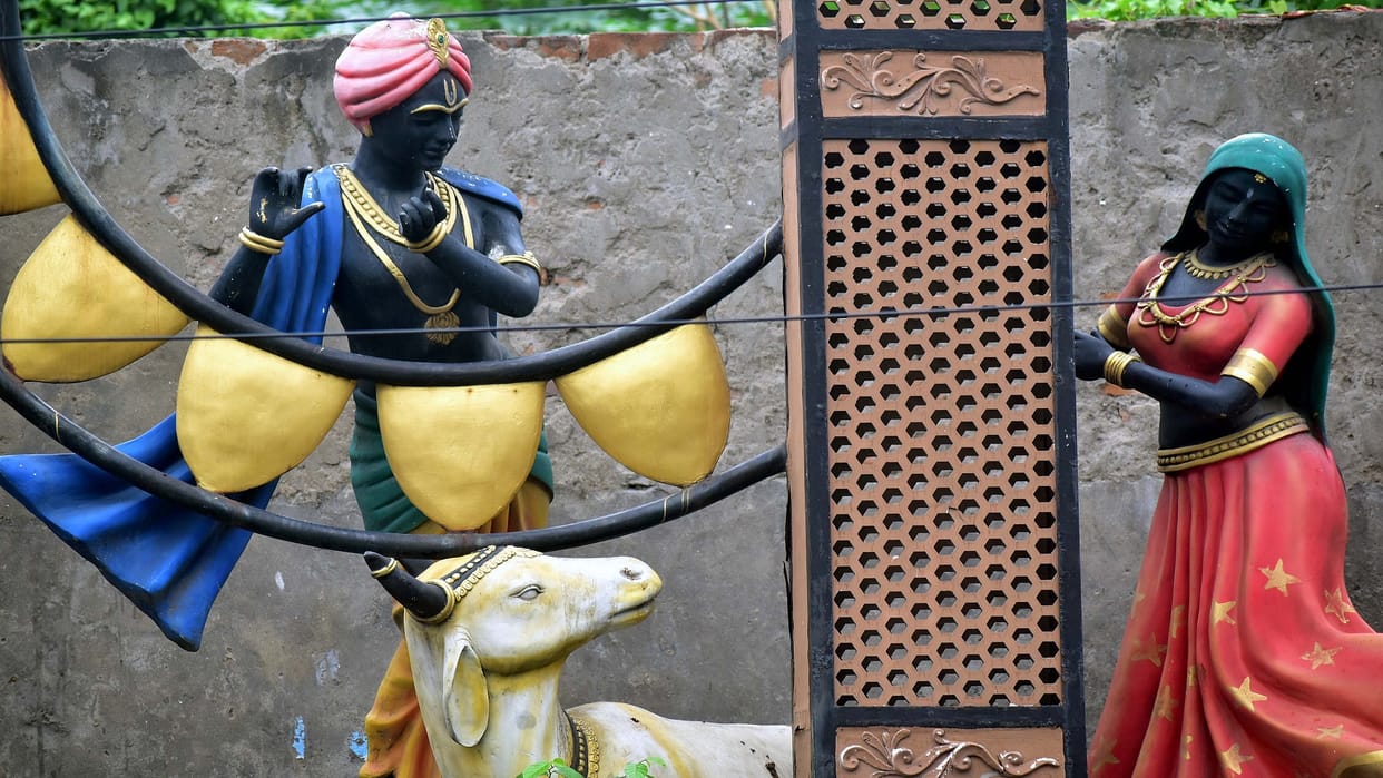 Kanhaiya ji flute was stolen, Radha-Krishna's idol was installed under smart city scheme