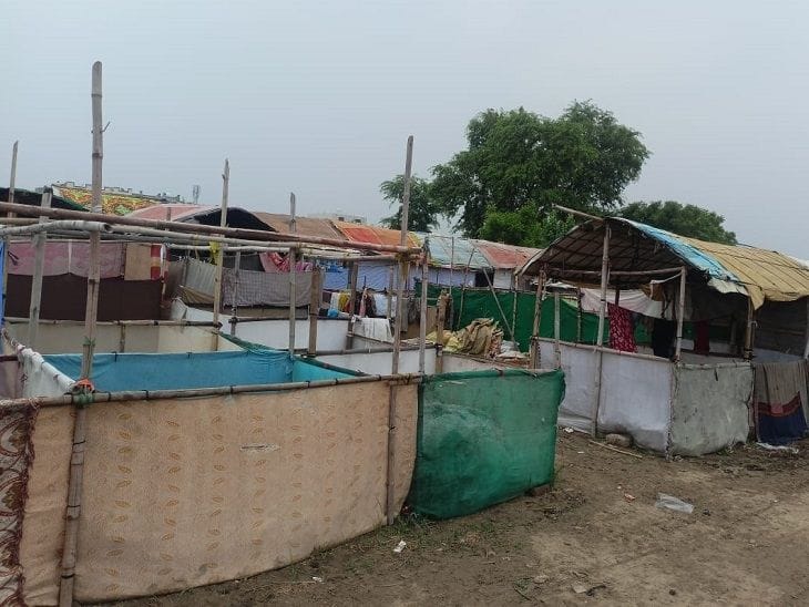 Intelligence agencies investigated the huts built overnight near Raja Ki Kothi