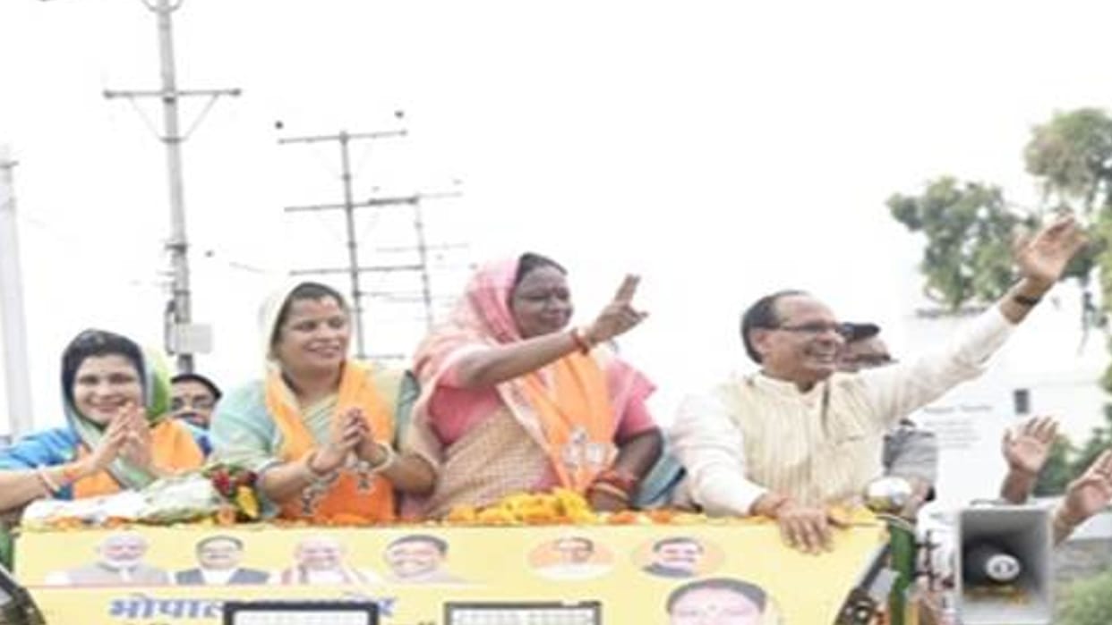 MP Local Body Election: CM Shivraj took out road show in Govindpura in support of Mayor candidate Malti Rai