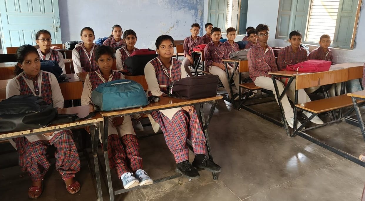 Brightness returned in schools, the number of students was less on the first day