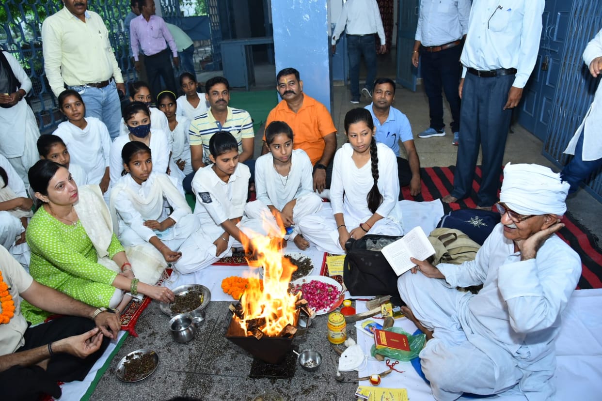 The first day spent sharing vacation experiences with studies