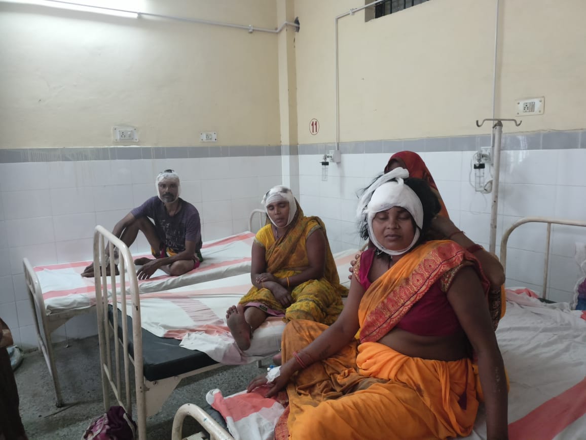 Bloody clash between two sides over old enmity in sonbhadra one killed and two people serious injured