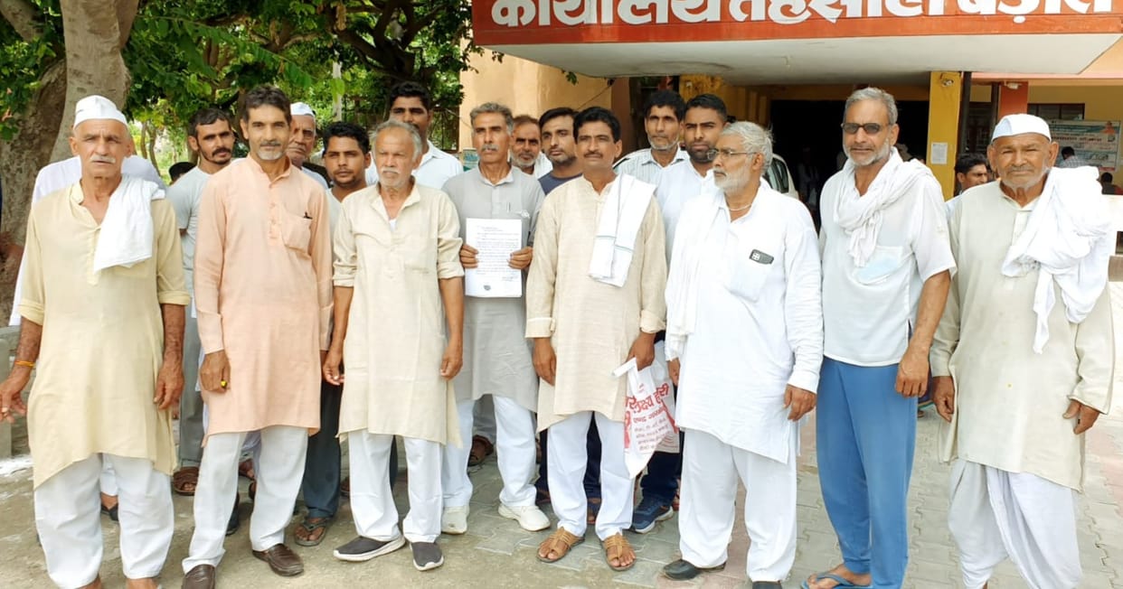 Demonstration of villagers of Lahodda village in Tehsil