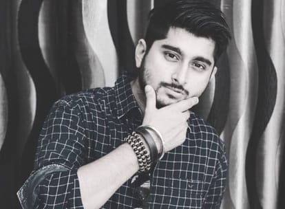 Bigg Boss fame deepak thakur attends ganesh chaturthi celebration at pankaj tripathi residence
