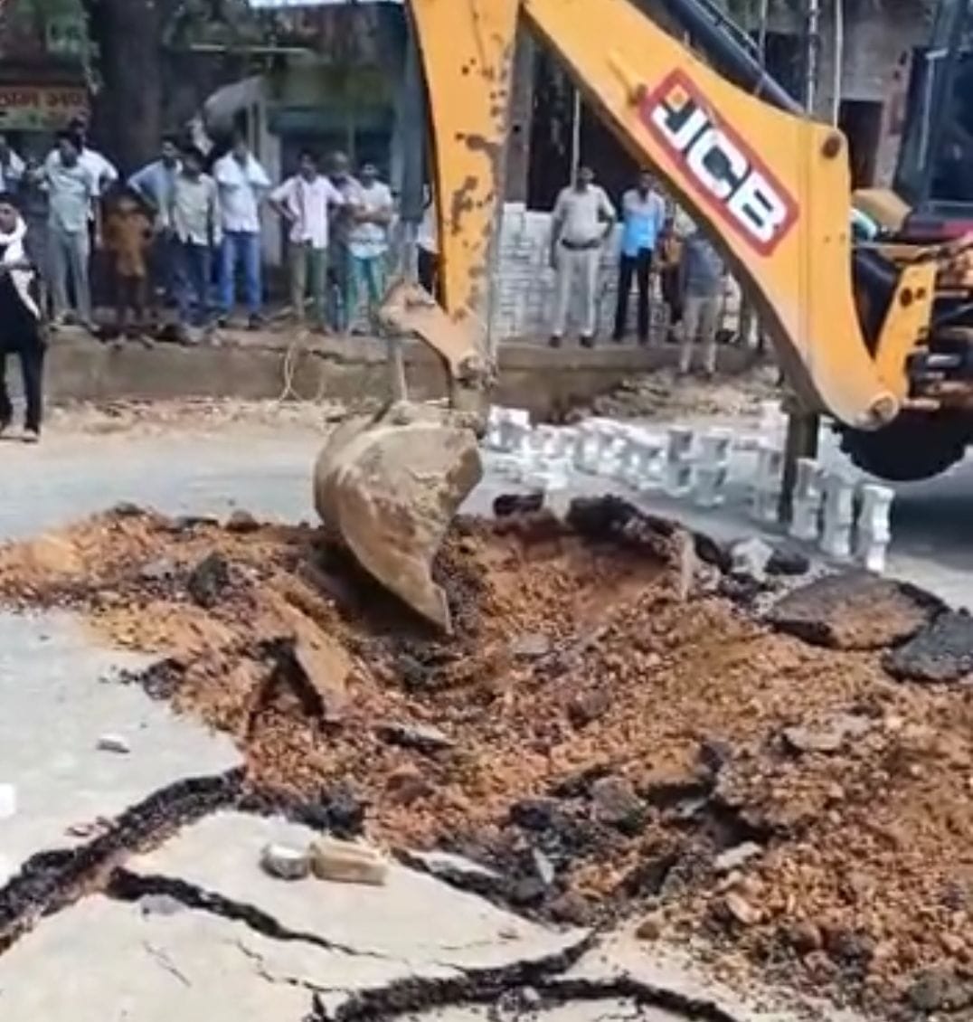 50 feet road sunken due to leakage in pipeline