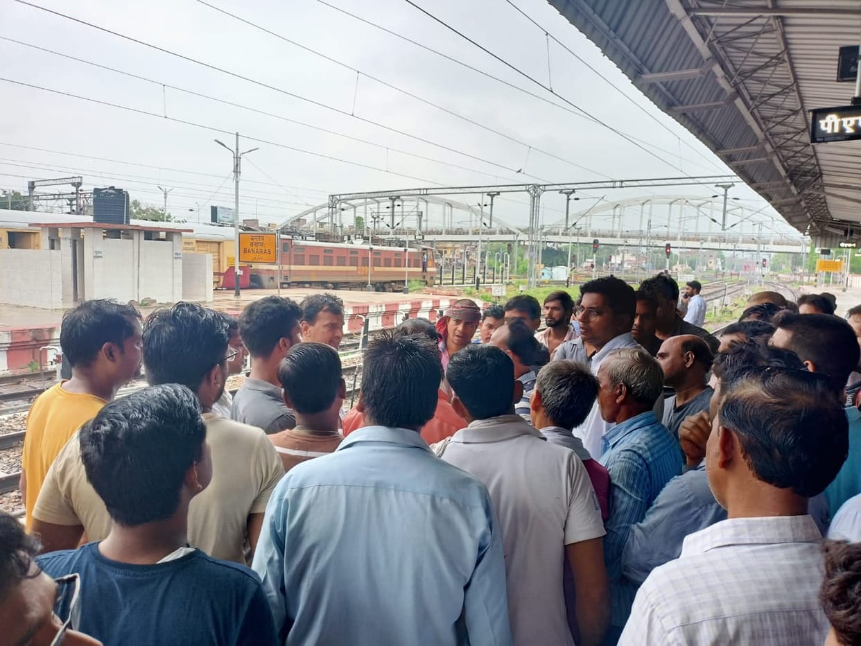Railway worker dies after being hit by train during shunting at banaras station family members create ruckus