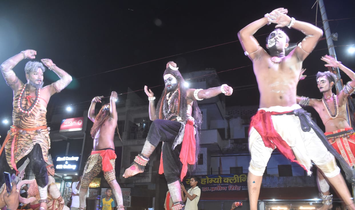 Sister Subhadra and brother Balaram were also seated on the chariot of Lord Jagannath.