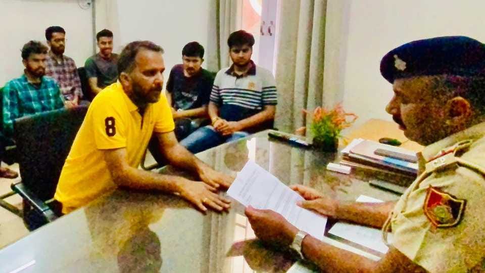 Youth Congress gave a complaint to police against a channel in Chandigarh