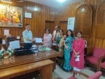 नाहन में राज्यपाल के नाम उपायुक्त को ज्ञापन सौंपती भाजपा महिला मोर्चा की पदाधिकारी। संवाद