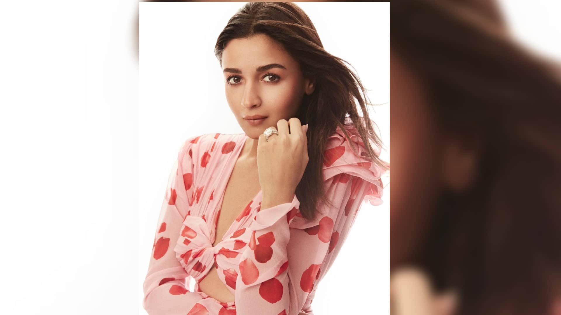 Darlings Actress Alia Bhatt clarified Twins baby rumor stated by husband Ranbir Kapoor