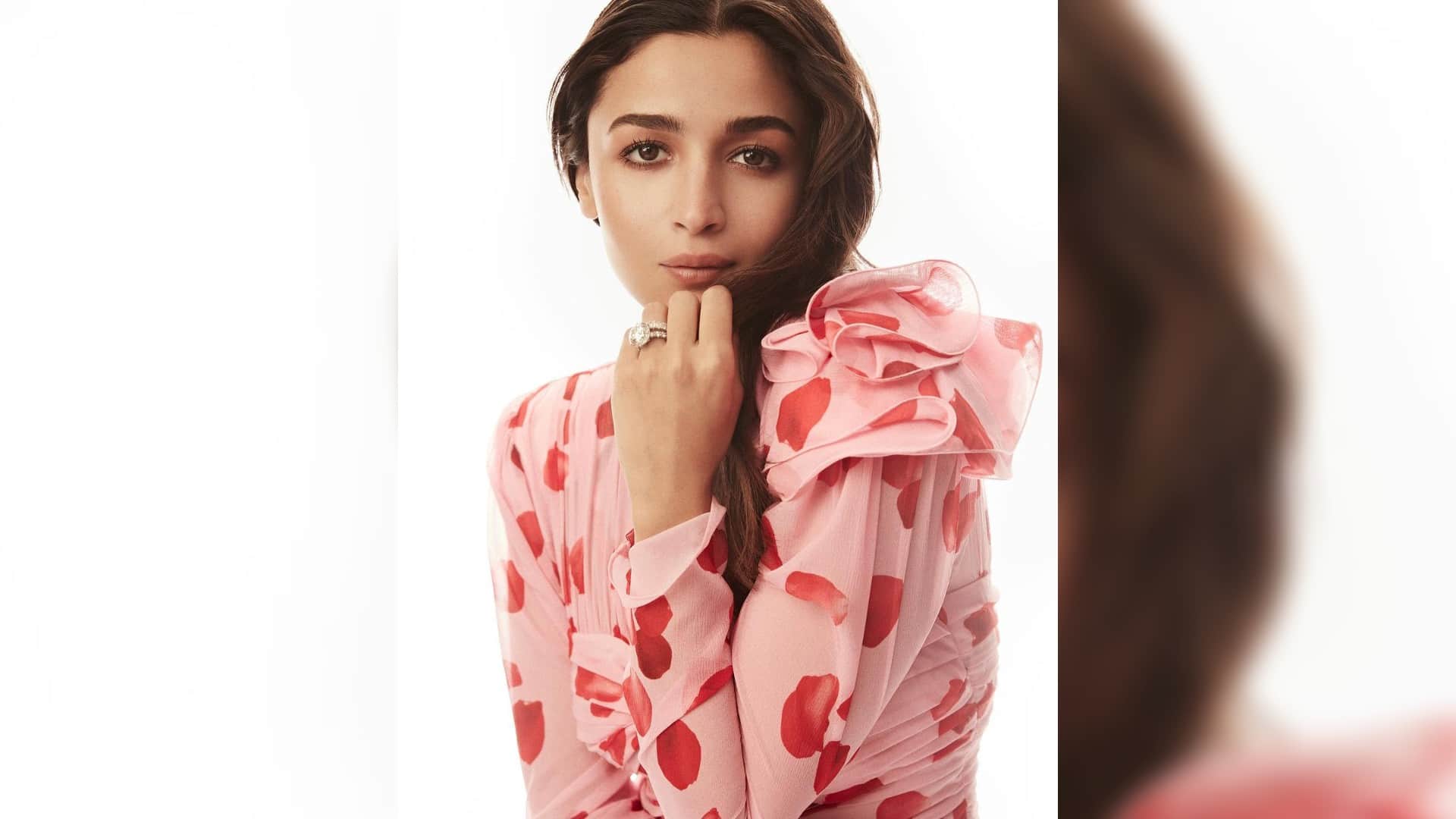 Alia Bhatt Removed Ranbir Kapoor Photo From Insta DP Shared Photoshoot from Koffee with karan 7