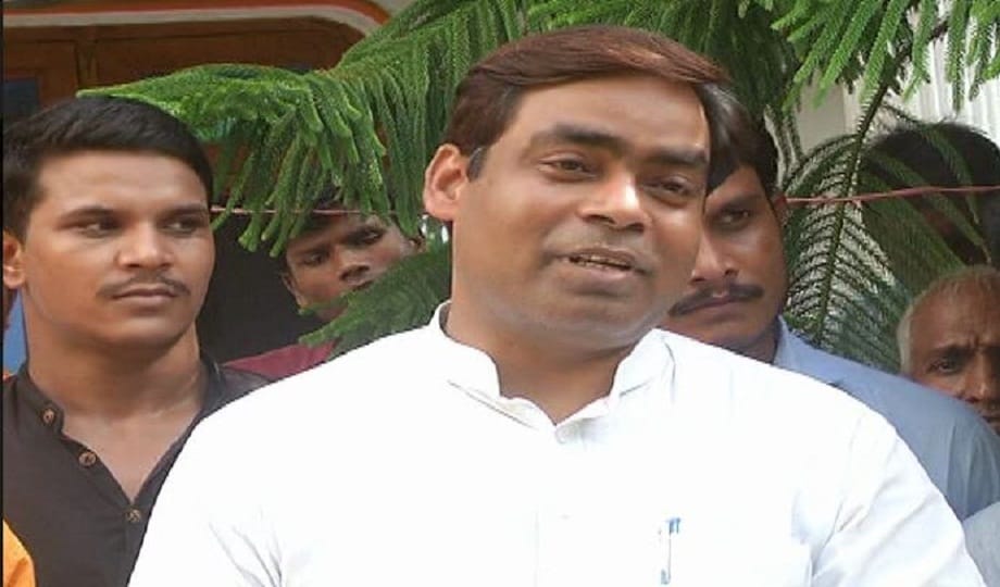 Non-bailable warrant issued against SP MLA RK Verma, case registered for threatening during elections