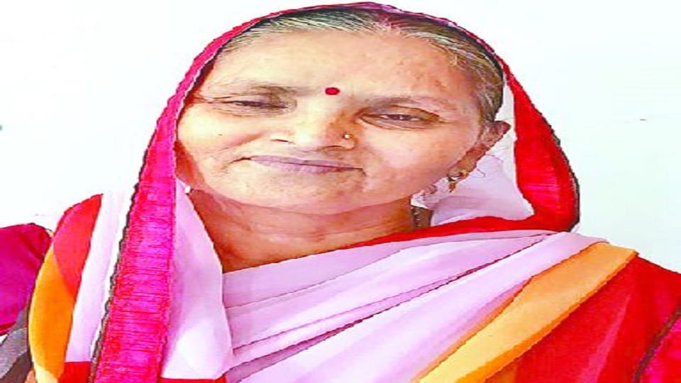 literacy 70 year old old friends started studies in agra