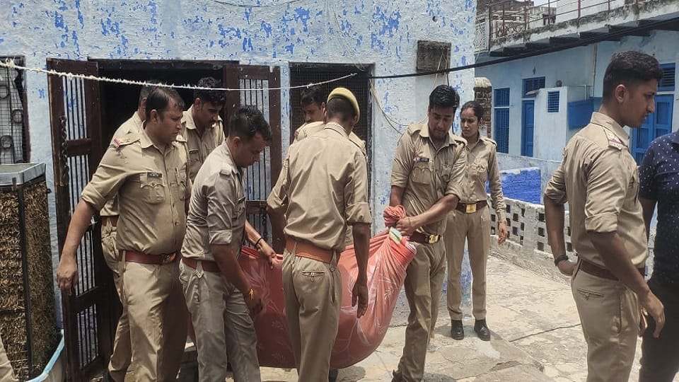 Agra Double Murder Goods found scattered in the house, the gate's mesh was broken
