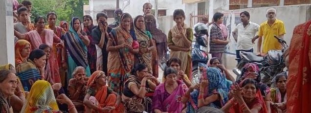 Kanpur dehat : Jammed by placing dead body in front of outpost, case against five in case of youth committing suicide