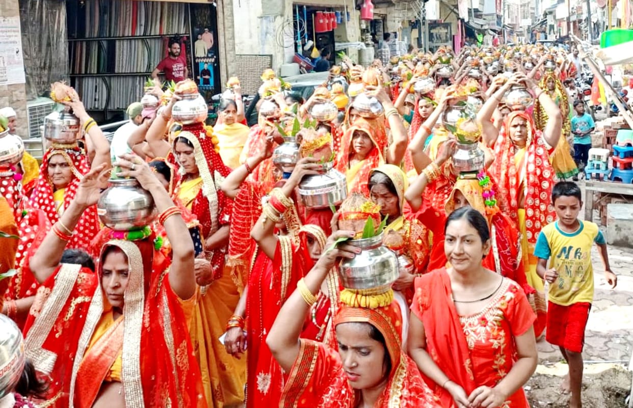 Kalash Yatra taken out with drums