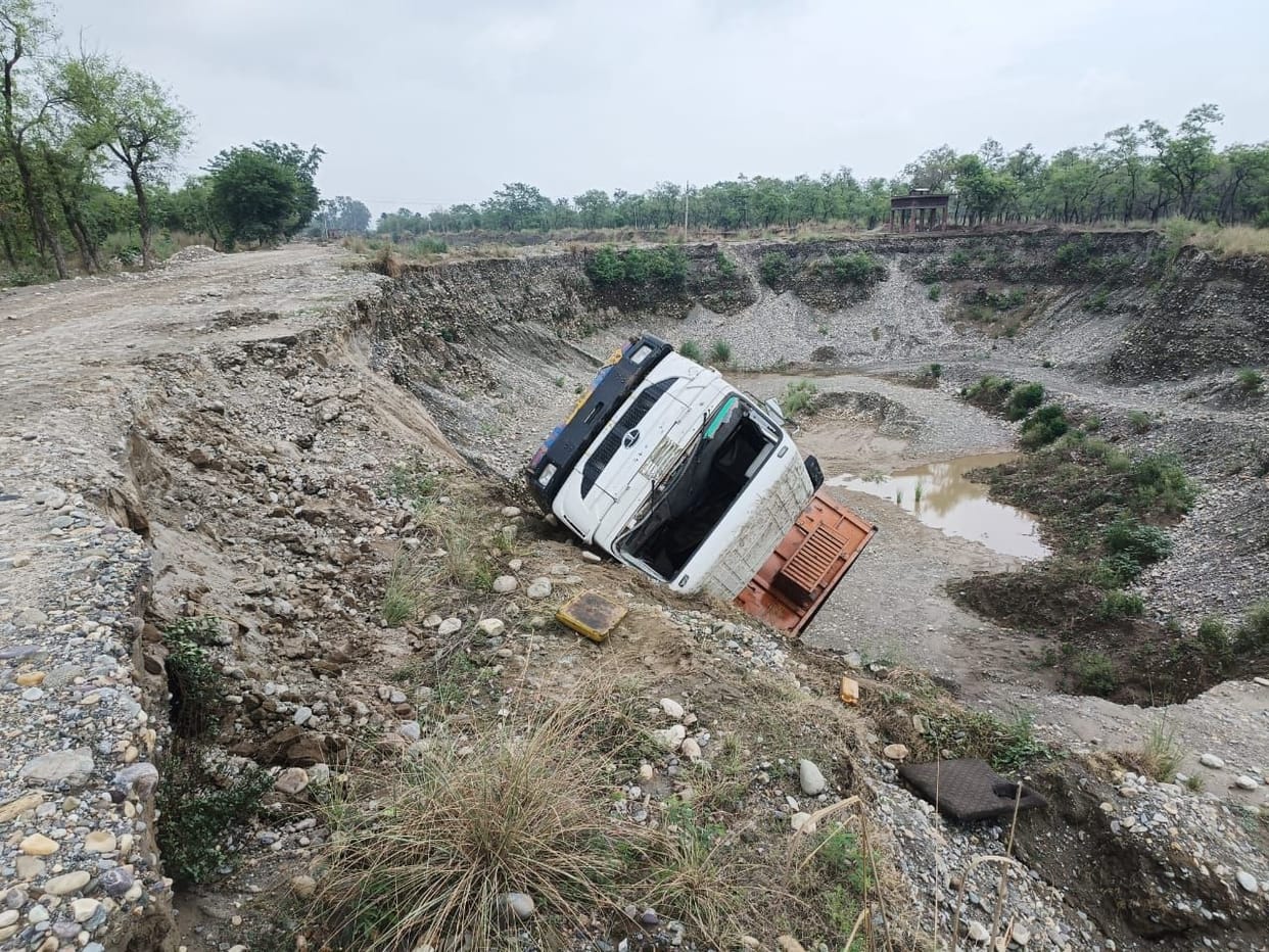 Canter fell in 30 feet deep gorge, two injured including driver