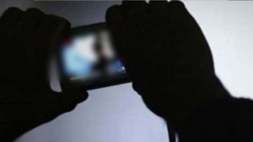 man defaming his wife by making videos in agra