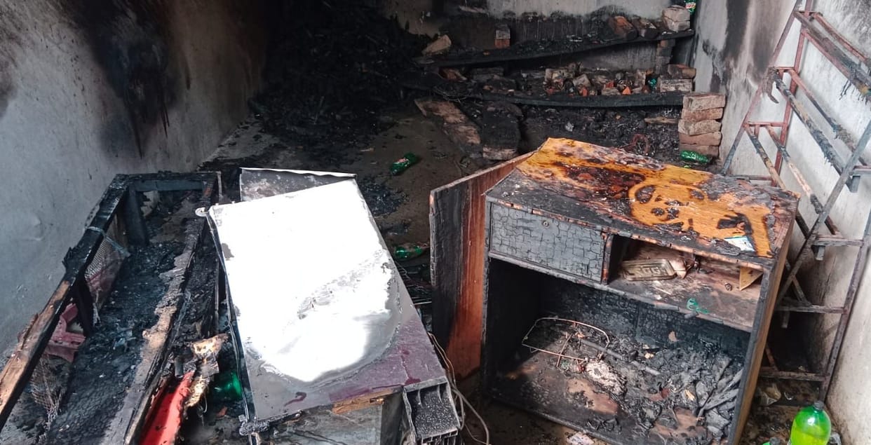 hardoi news,The fire broke out in the shop, the young man was scorched in extinguishing