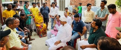 Union Minister of State for Home met the relatives of the dead of Pilibhit road accident