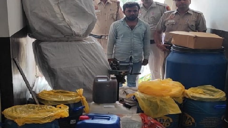 illegal liquor making in house in delhi 250 liters of liquor and machines recovered by police