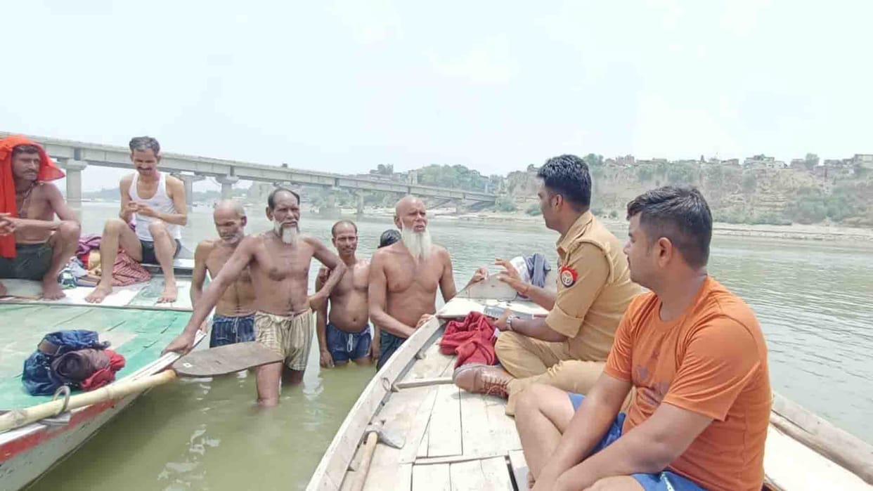 Shuklaganj: Three people who came to immerse the ashes drowned