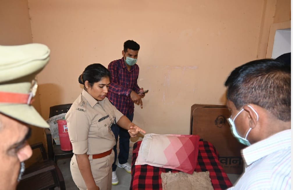Gang rape with girl on the pretext of job in Auraiya, report filed on two including postmaster