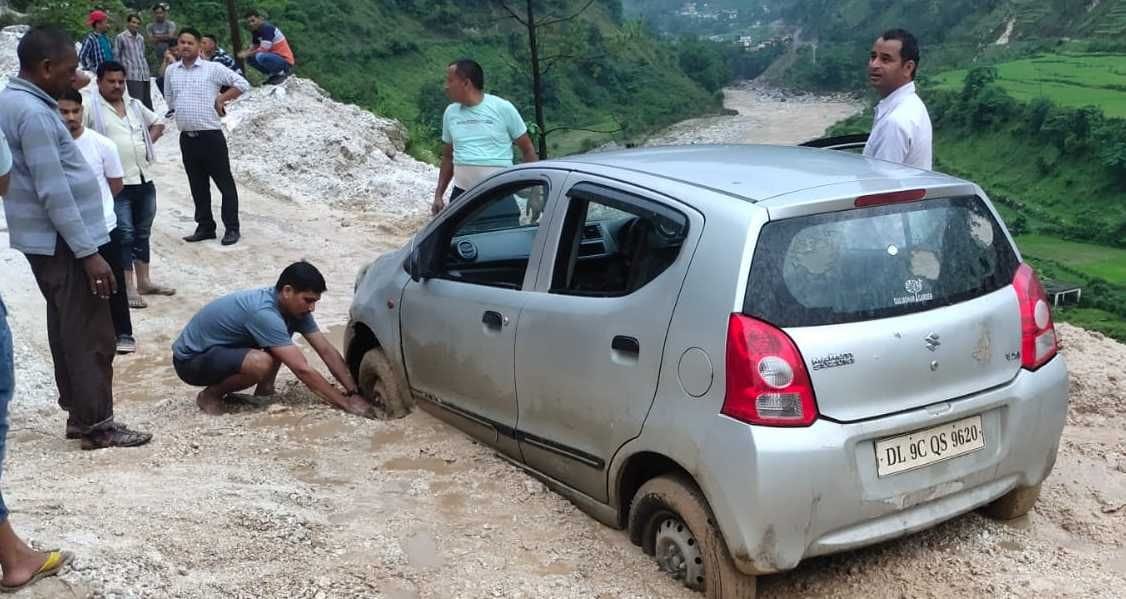 Car Stucks in Road