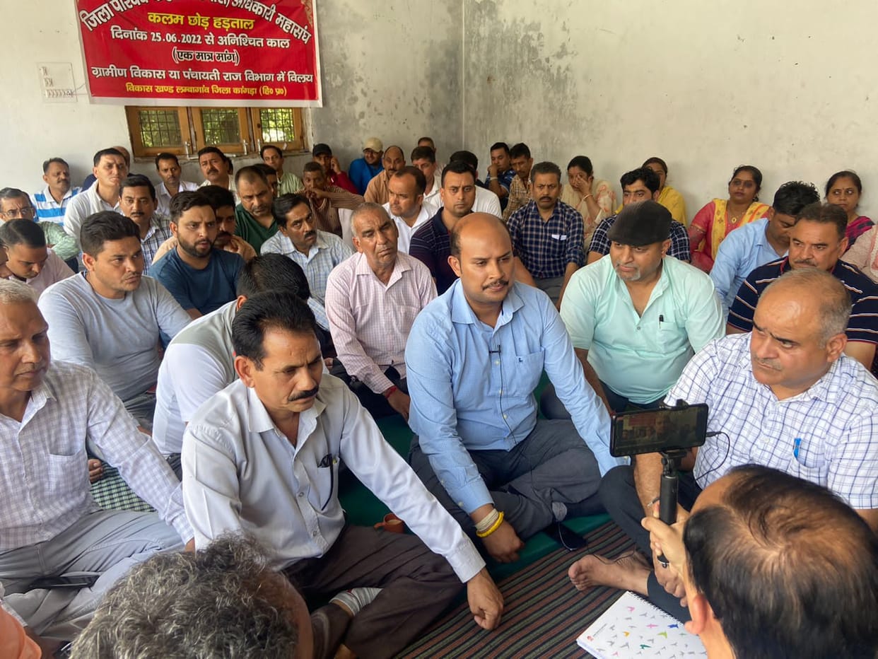Panchayat representatives came out in support of Panchayat Secretary and Technical Assistants