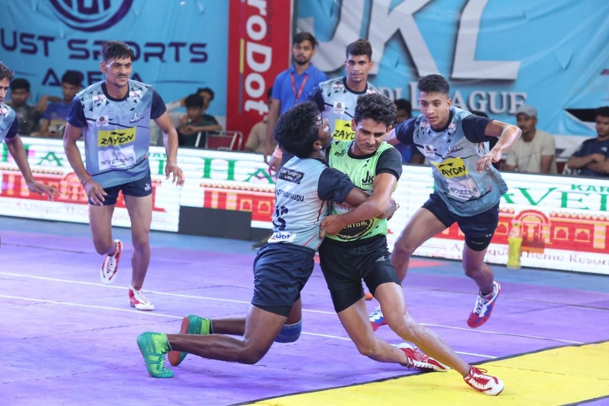 Bangalore team beat Hyderabad by 10 points