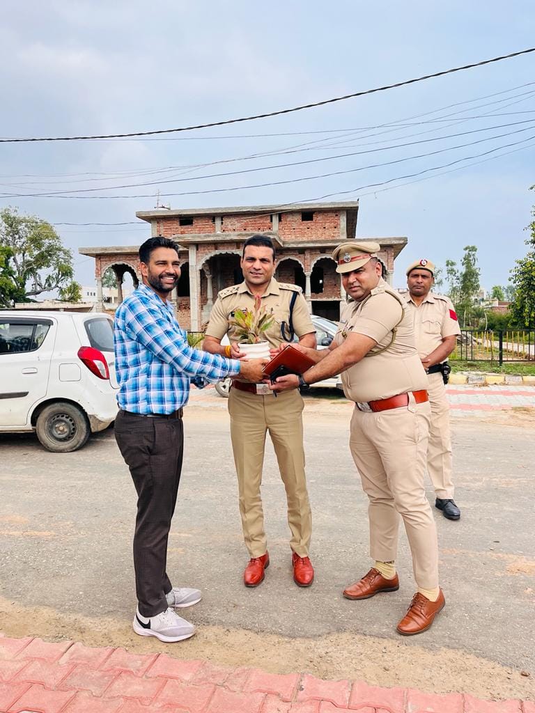 Village Bada-DSP Joginder Sharma is setting an example in maintaining mutual brotherhood and peace