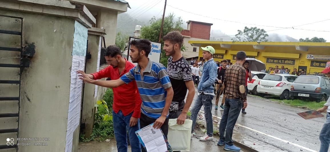 Youth gave police recruitment written examination with enthusiasm